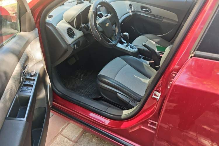 Used Chevrolet Cruze 2013 1.8L SE AT Driver Seat