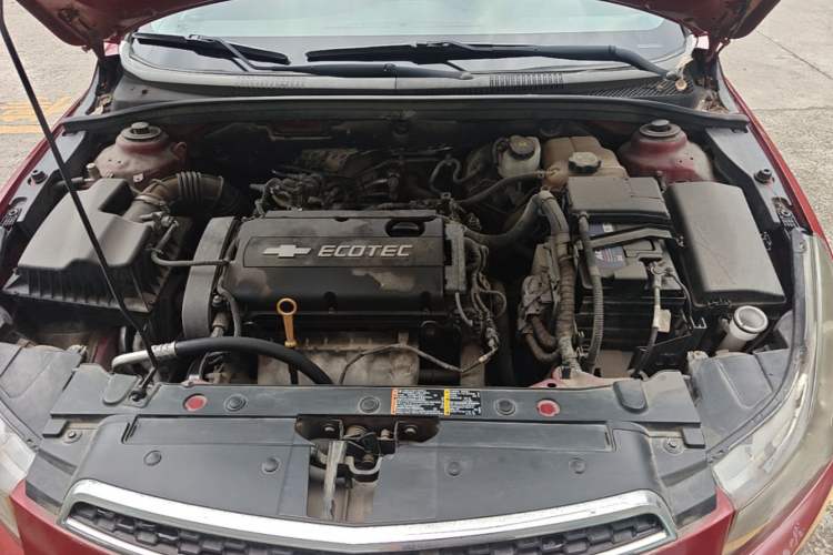 Used Chevrolet Cruze 2013 1.6L SE MT Engine Bay