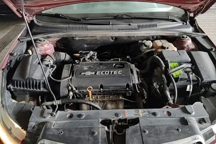 Used Chevrolet Cruze 2013 Hatchback 1.6L Manual Luxury Model Engine Bay