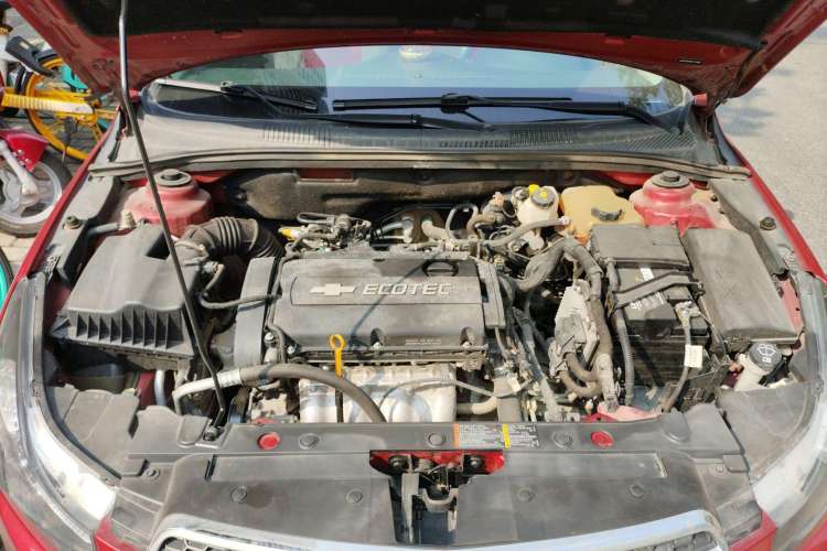 Used Chevrolet Cruze 2013 Hatchback 1.6L Automatic Luxury Model Engine Bay