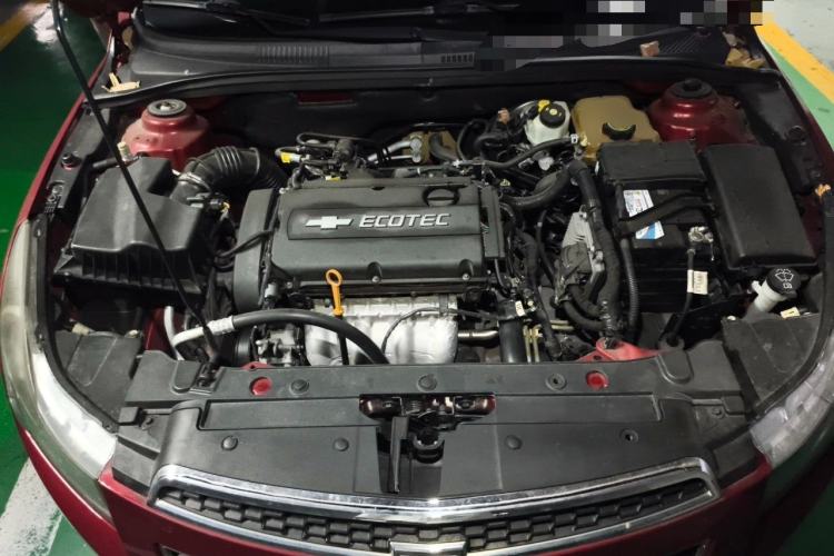 Used Chevrolet Cruze 2013 Hatchback 1.6L Automatic Luxury Model Engine Bay