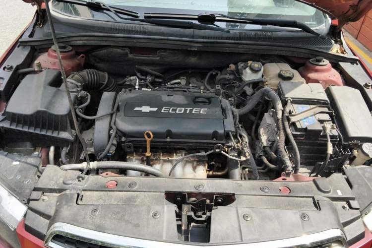 Used Chevrolet Cruze 2013 1.8L SE AT Engine Bay
