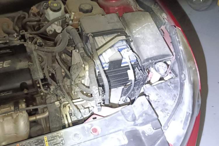 Used Chevrolet Cruze 2013 Hatchback 1.6L Automatic Luxury Model Engine Bay Left