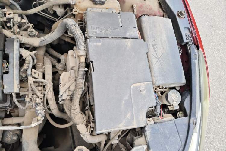 Used Chevrolet Cruze 2013 1.6L SL MT Engine Bay Left