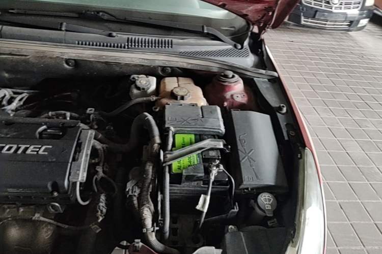 Used Chevrolet Cruze 2013 Hatchback 1.6L Manual Luxury Model Engine Bay Left
