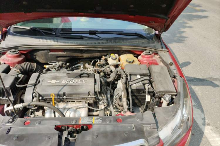 Used Chevrolet Cruze 2013 Hatchback 1.6L Automatic Luxury Model Engine Bay Left