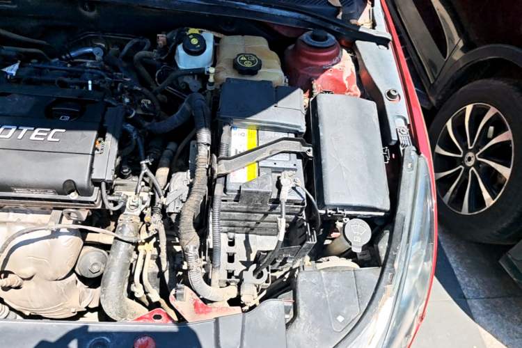 Used Chevrolet Cruze 2013 1.8L SE AT Engine Bay Left