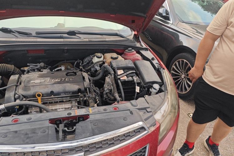 Used Chevrolet Cruze 2013 1.6L SE MT Engine Bay Left