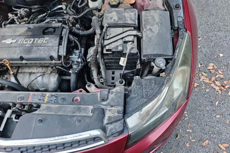 Used Chevrolet Cruze 2013 1.6L SE MT Engine Bay Left