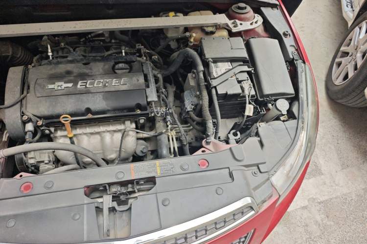 Used Chevrolet Cruze 2013 1.8L SE AT Engine Bay Left