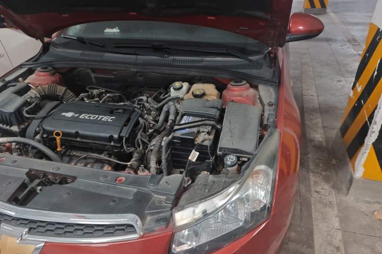 Used Chevrolet Cruze 2013 Hatchback 1.6L Manual Luxury Model Engine Bay Left