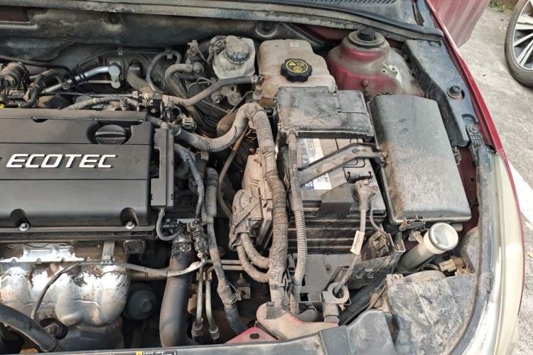 Used Chevrolet Cruze 2013 1.6L SE AT Engine Bay Left