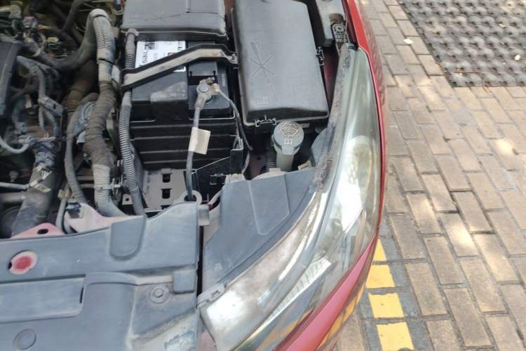 Used Chevrolet Cruze 2013 1.8L SE AT Engine Bay Left