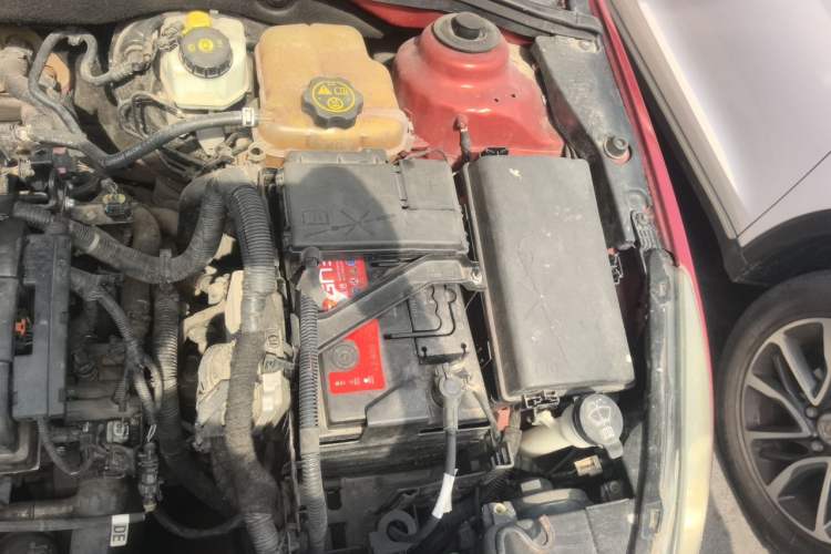 Used Chevrolet Cruze 2013 1.6L SL MT Engine Bay Left