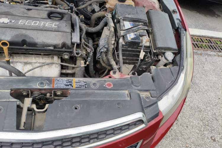 Used Chevrolet Cruze 2013 Hatchback 1.6L Manual Luxury Model Engine Bay Left