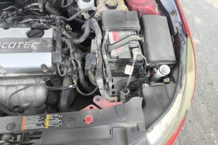 Used Chevrolet Cruze 2013 1.6L SE MT Engine Bay Left