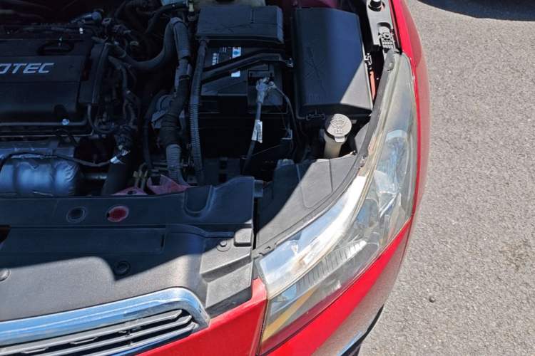 Used Chevrolet Cruze 2013 1.8L SE AT Engine Bay Left