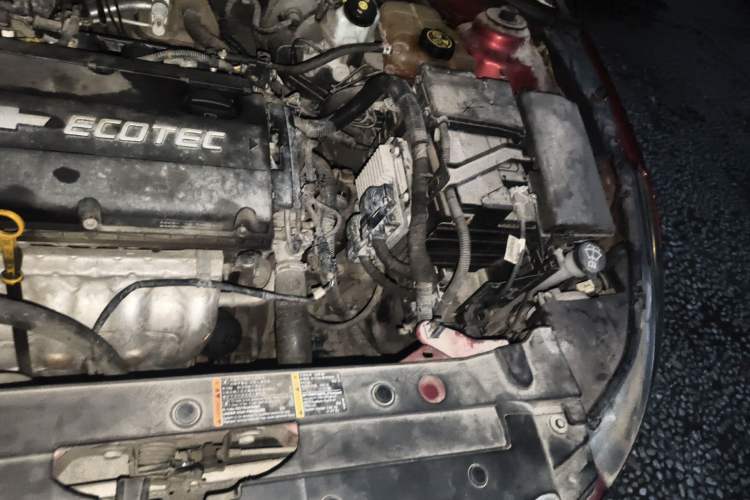 Used Chevrolet Cruze 2013 1.6L SL MT Engine Bay Left