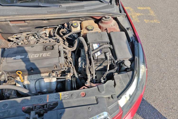 Used Chevrolet Cruze 2013 Hatchback 1.6L Automatic Luxury Model Engine Bay Left