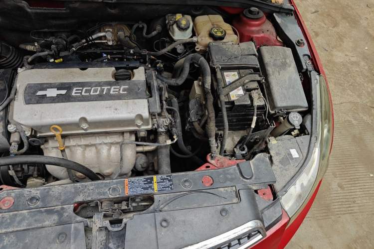 Used Chevrolet Cruze 2013 1.6L SE MT Engine Bay Left