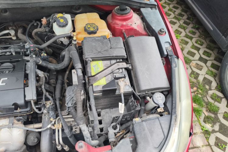 Used Chevrolet Cruze 2013 1.6L SE AT Engine Bay Left