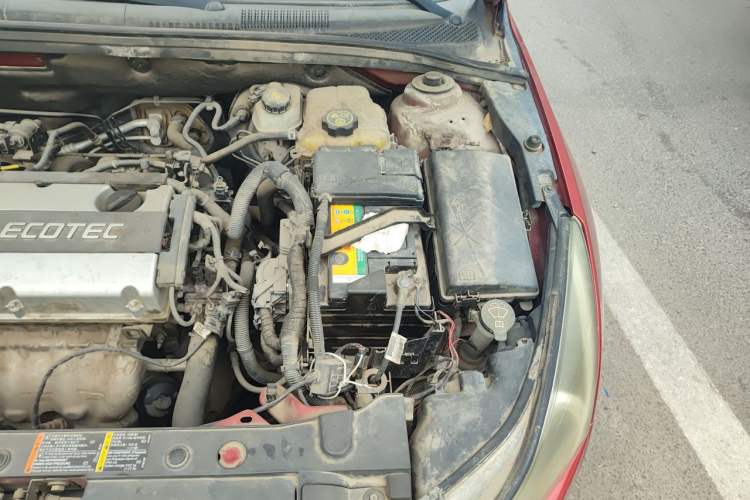 Used Chevrolet Cruze 2013 1.6L SL MT Engine Bay Left