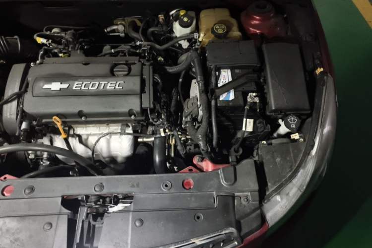 Used Chevrolet Cruze 2013 Hatchback 1.6L Automatic Luxury Model Engine Bay Left