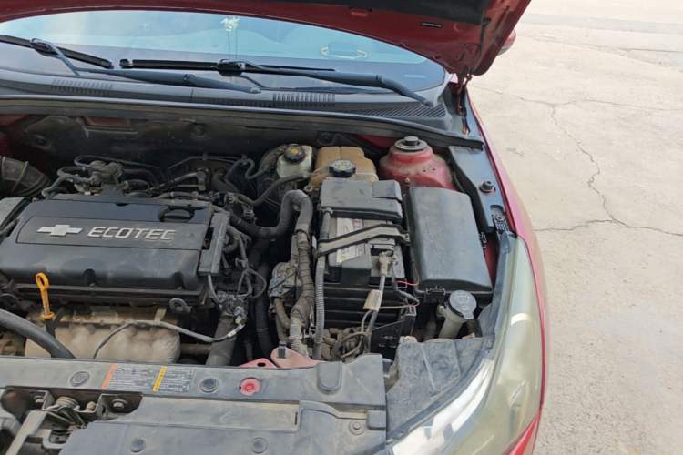 Used Chevrolet Cruze 2013 1.6L SE MT Engine Bay Left
