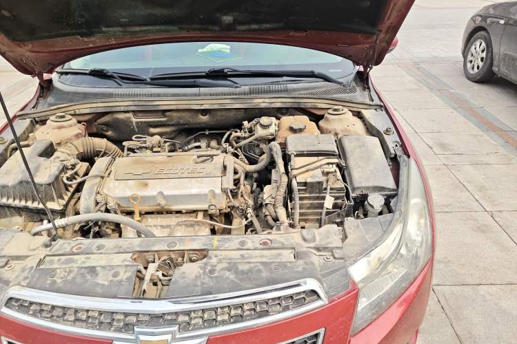 Used Chevrolet Cruze 2013 Hatchback 1.6L Automatic Luxury Model Engine Bay Left