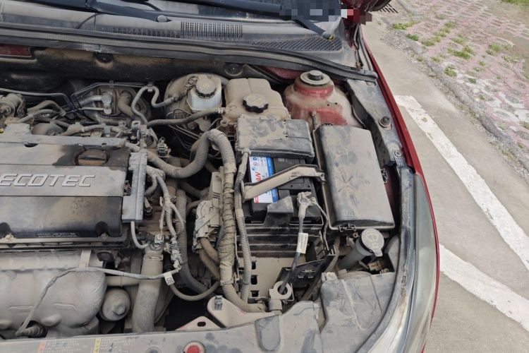 Used Chevrolet Cruze 2013 1.6L SE MT Engine Bay Left