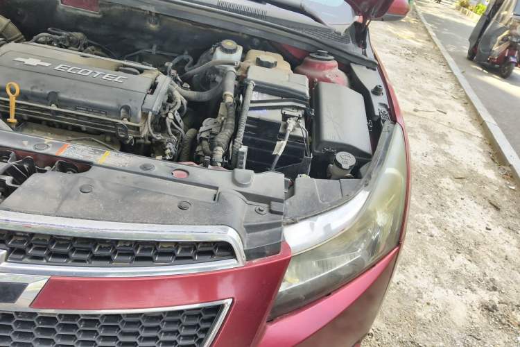 Used Chevrolet Cruze 2013 1.6L SE MT Engine Bay Left