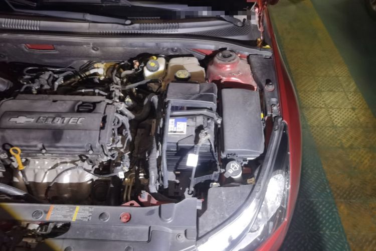 Used Chevrolet Cruze 2013 Hatchback 1.6L Automatic Luxury Model Engine Bay Left