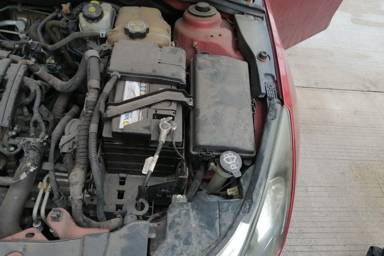 Used Chevrolet Cruze 2013 Hatchback 1.6L Automatic Luxury Model Engine Bay Left
