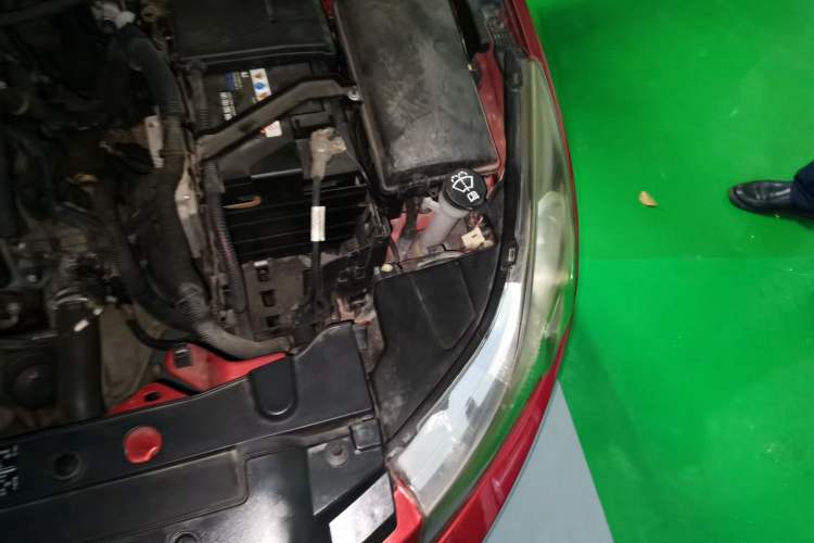 Used Chevrolet Cruze 2013 1.6L SL Sunroof Edition MT Engine Bay Left