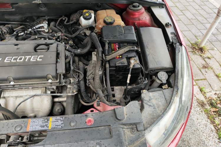 Used Chevrolet Cruze 2013 Hatchback 1.6L Manual Luxury Model Engine Bay Left