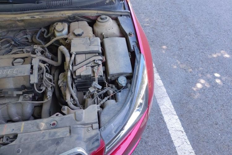 Used Chevrolet Cruze 2013 1.6L SL MT Engine Bay Left