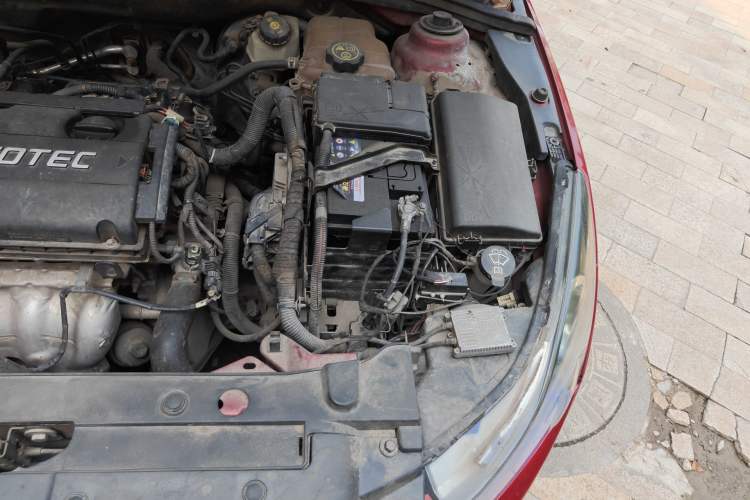 Used Chevrolet Cruze 2013 1.6L SE WTCC Edition MT Engine Bay Left