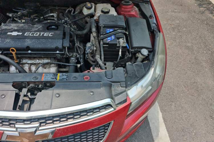 Used Chevrolet Cruze 2013 1.6L SE MT Engine Bay Left