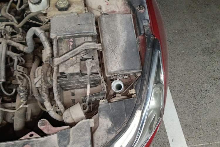 Used Chevrolet Cruze 2013 1.6L SL MT Engine Bay Left
