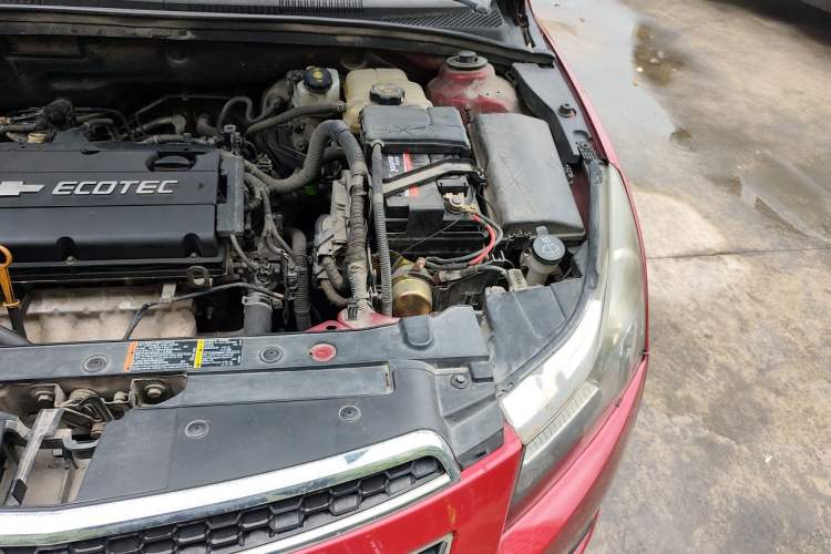 Used Chevrolet Cruze 2013 1.6L SL MT Engine Bay Left