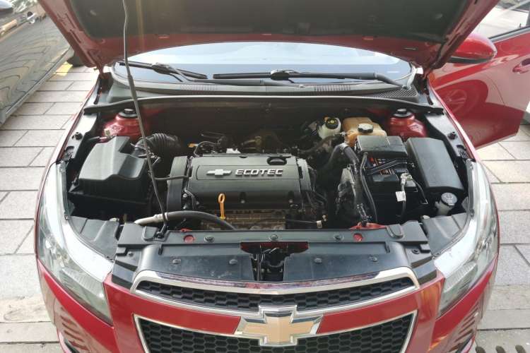 Used Chevrolet Cruze 2013 Hatchback 1.6L Manual Luxury Model Engine Bay