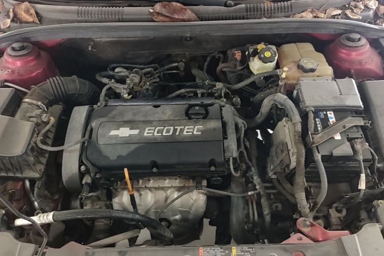 Used Chevrolet Cruze 2013 Hatchback 1.6L Automatic Luxury Model Engine Bay