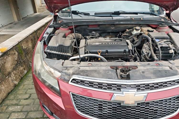 Used Chevrolet Cruze 2013 1.6L SE AT Engine Bay Right