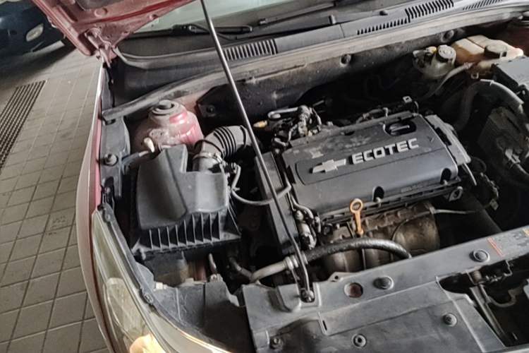 Used Chevrolet Cruze 2013 Hatchback 1.6L Manual Luxury Model Engine Bay Right