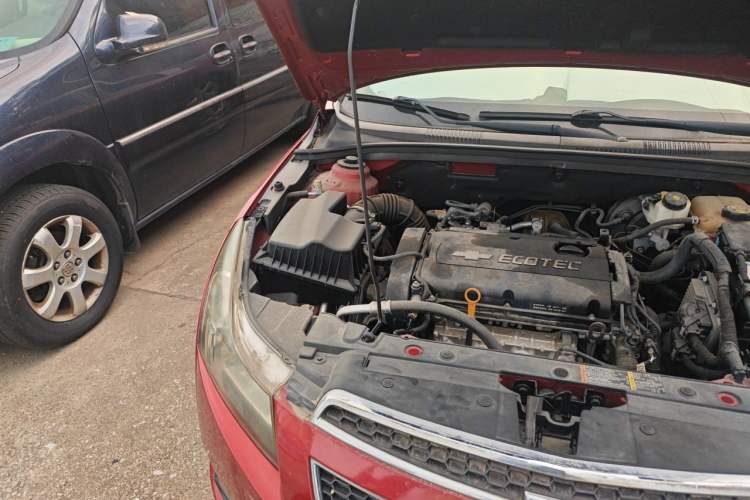 Used Chevrolet Cruze 2013 1.6L SE MT Engine Bay Right