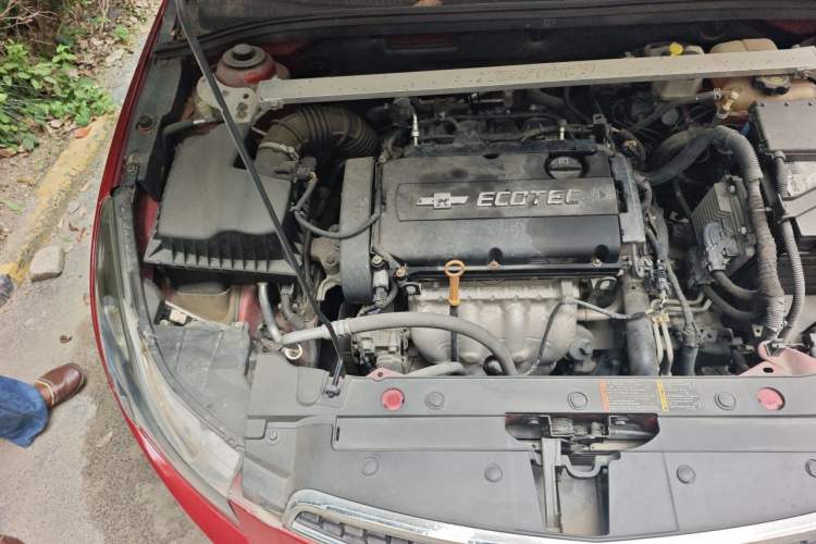 Used Chevrolet Cruze 2013 1.8L SE AT Engine Bay Right