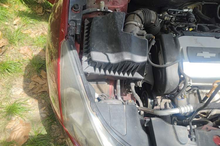 Used Chevrolet Cruze 2013 1.6L SL Grand Edition Manual Transmission Engine Bay Right
