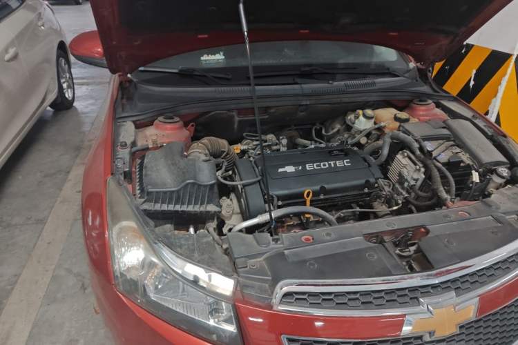 Used Chevrolet Cruze 2013 Hatchback 1.6L Manual Luxury Model Engine Bay Right