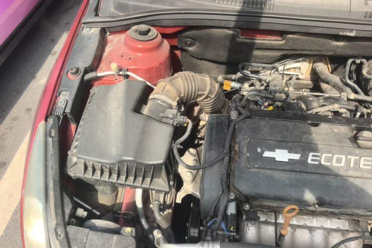 Used Chevrolet Cruze 2013 1.6L SL MT Engine Bay Right