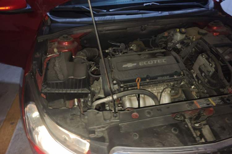 Used Chevrolet Cruze 2013 Hatchback 1.6L Automatic Luxury Model Engine Bay Right